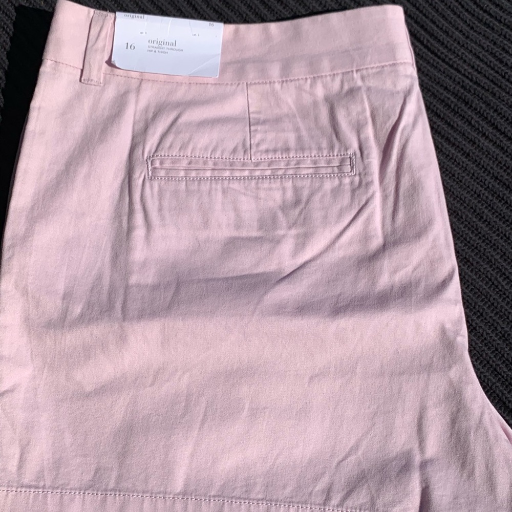 NWT LOFT shorts. Light pink color size 16